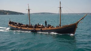 Plongée dans l'histoire maritime : d'où viennent les termes 'bâbord' et 'tribord' ?