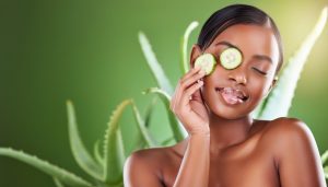 Paupières tombantes : 5 astuces naturelles pour raffermir votre regard et retrouver une apparence éclatante